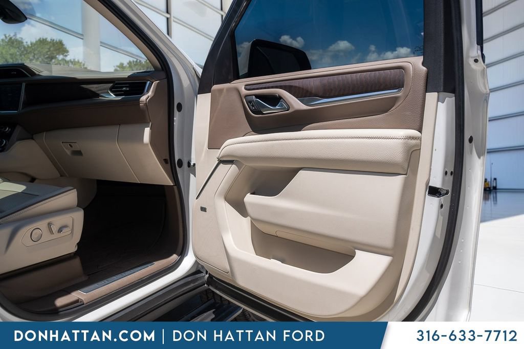 Used 2021 GMC Yukon Denali w/ Denali Premium Package AWD/4WD image 29