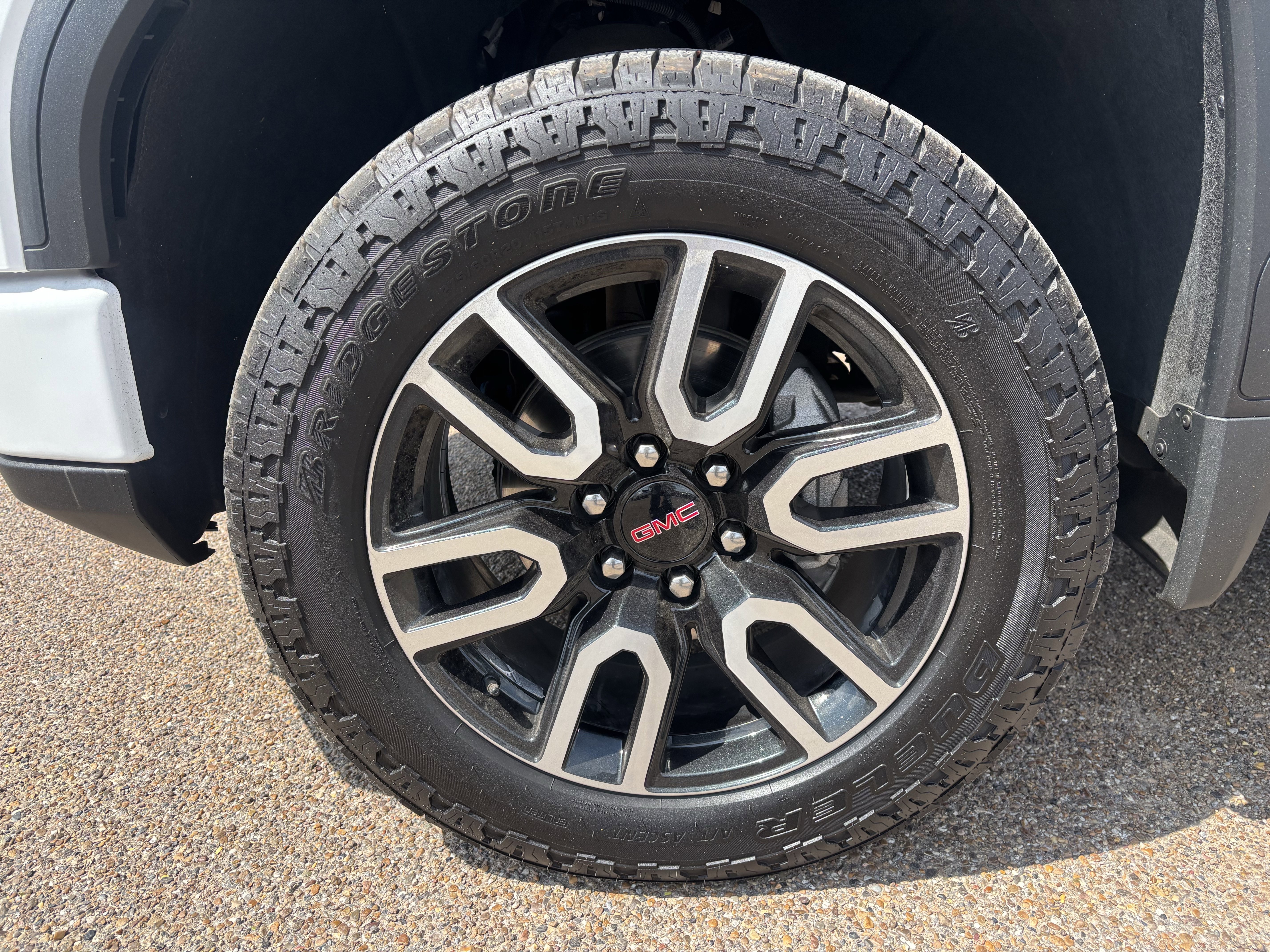 Used 2024 GMC Sierra 1500 AT4 w/ Technology Package image 8