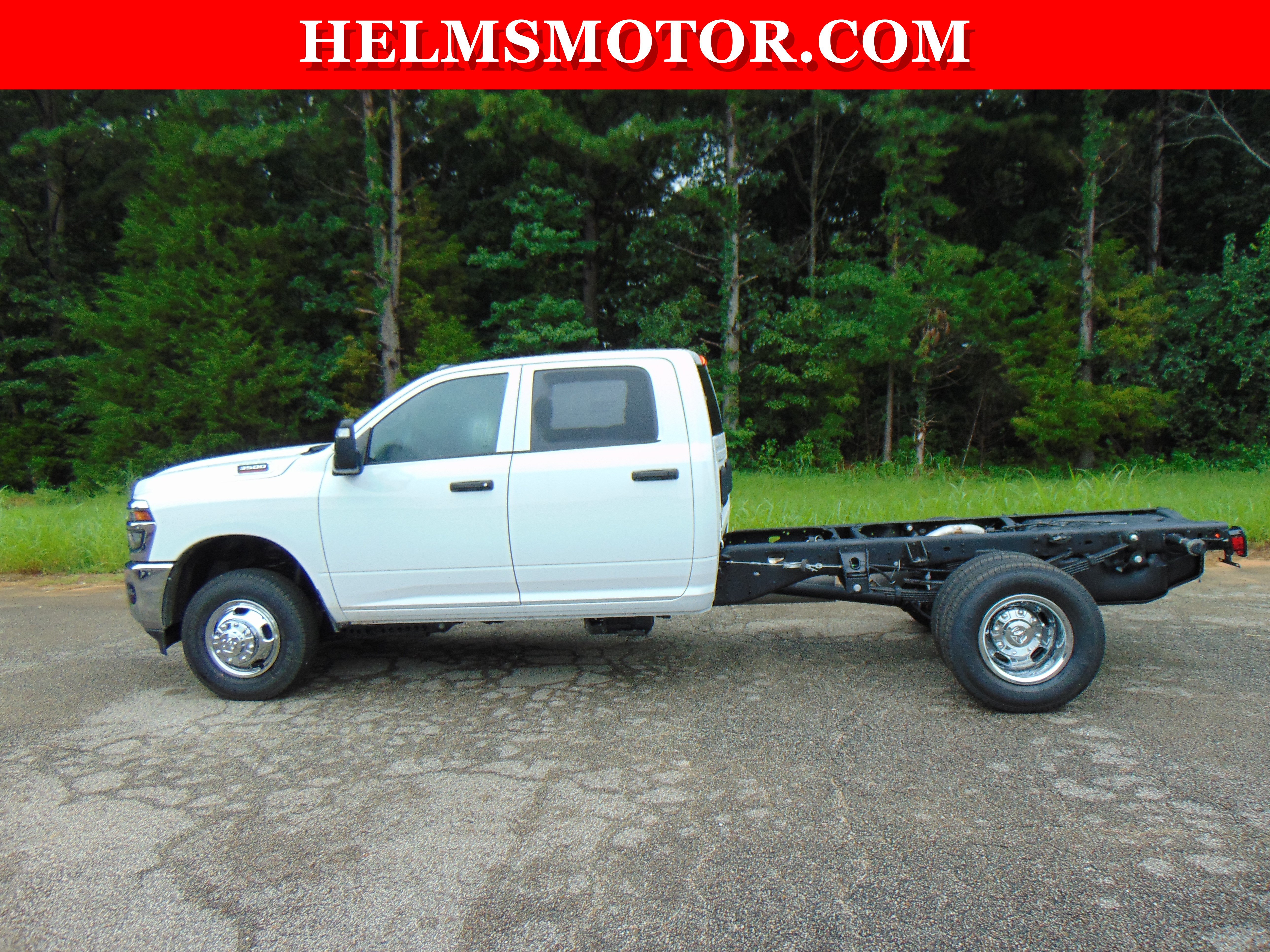 New 2026 RAM 3500 Tradesman w/ Chrome Appearance Group A AWD/4WD image 4