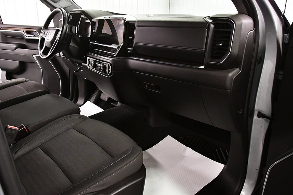 Used 2023 Chevrolet Silverado 1500 LT AWD/4WD image 28