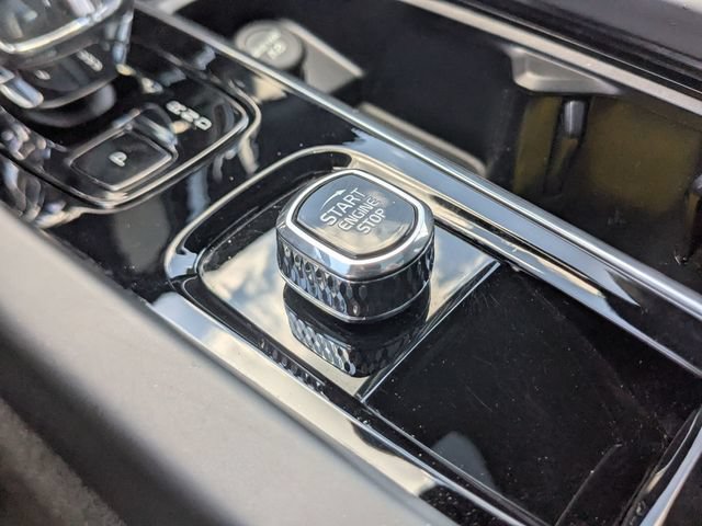 Used 2024 Volvo XC60 B5 Ultimate w/ Protection Package Premier AWD/4WD image 19