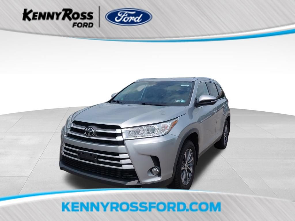 Used 2019 Toyota Highlander XLE AWD/4WD image 1