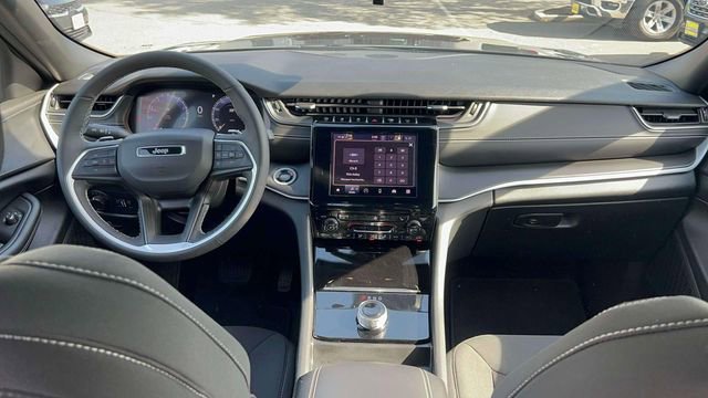 Used 2025 Jeep Grand Cherokee Laredo X w/ Luxury Tech Group I AWD/4WD image 28