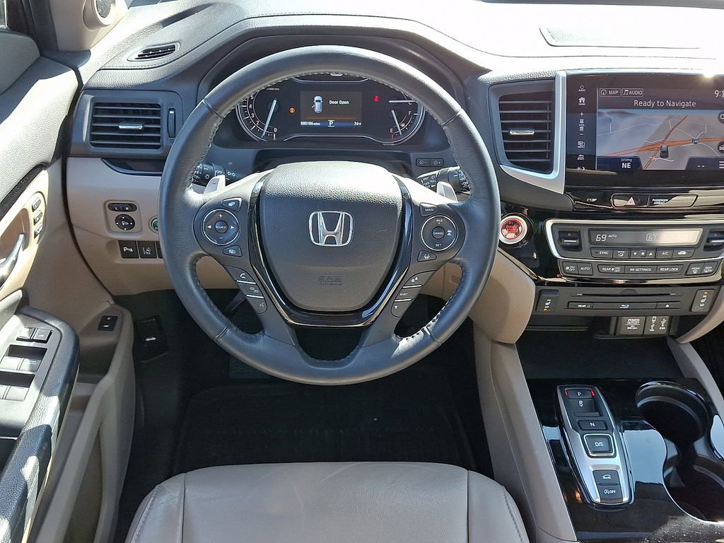 Used 2017 Honda Pilot Touring image 2