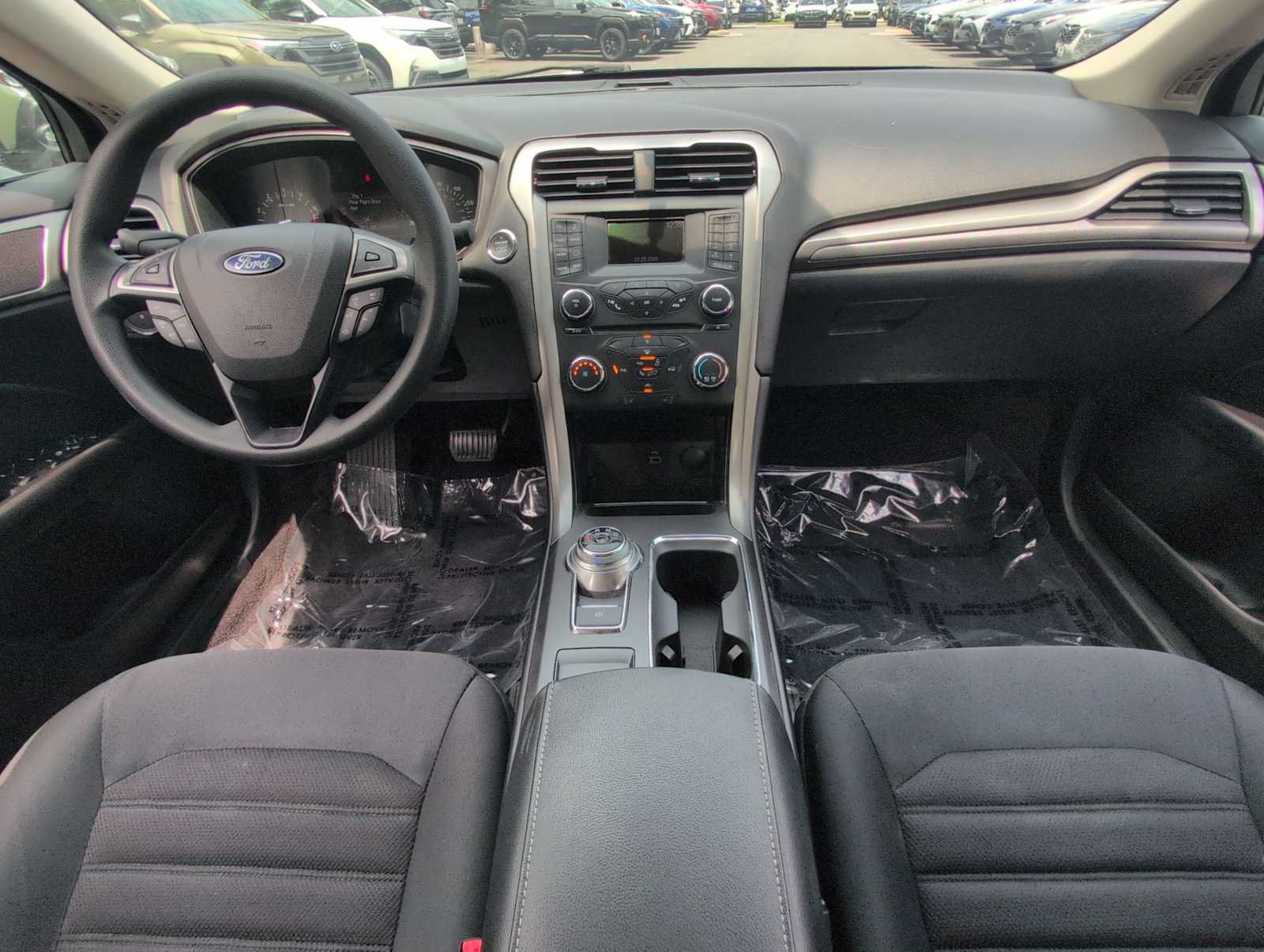 Used 2017 Ford Fusion SE FWD image 15