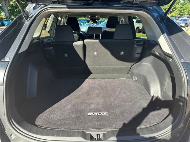 Used 2019 Toyota RAV4 LE w/ Carpet Mat Package image 22