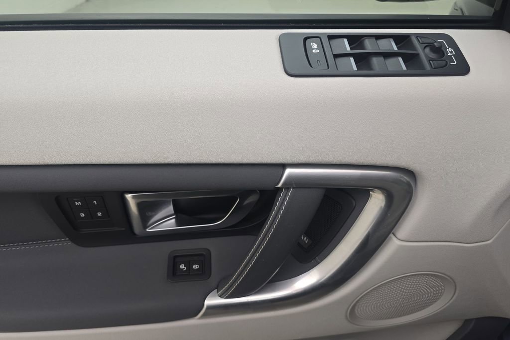 Used 2017 Land Rover Discovery Sport HSE image 14