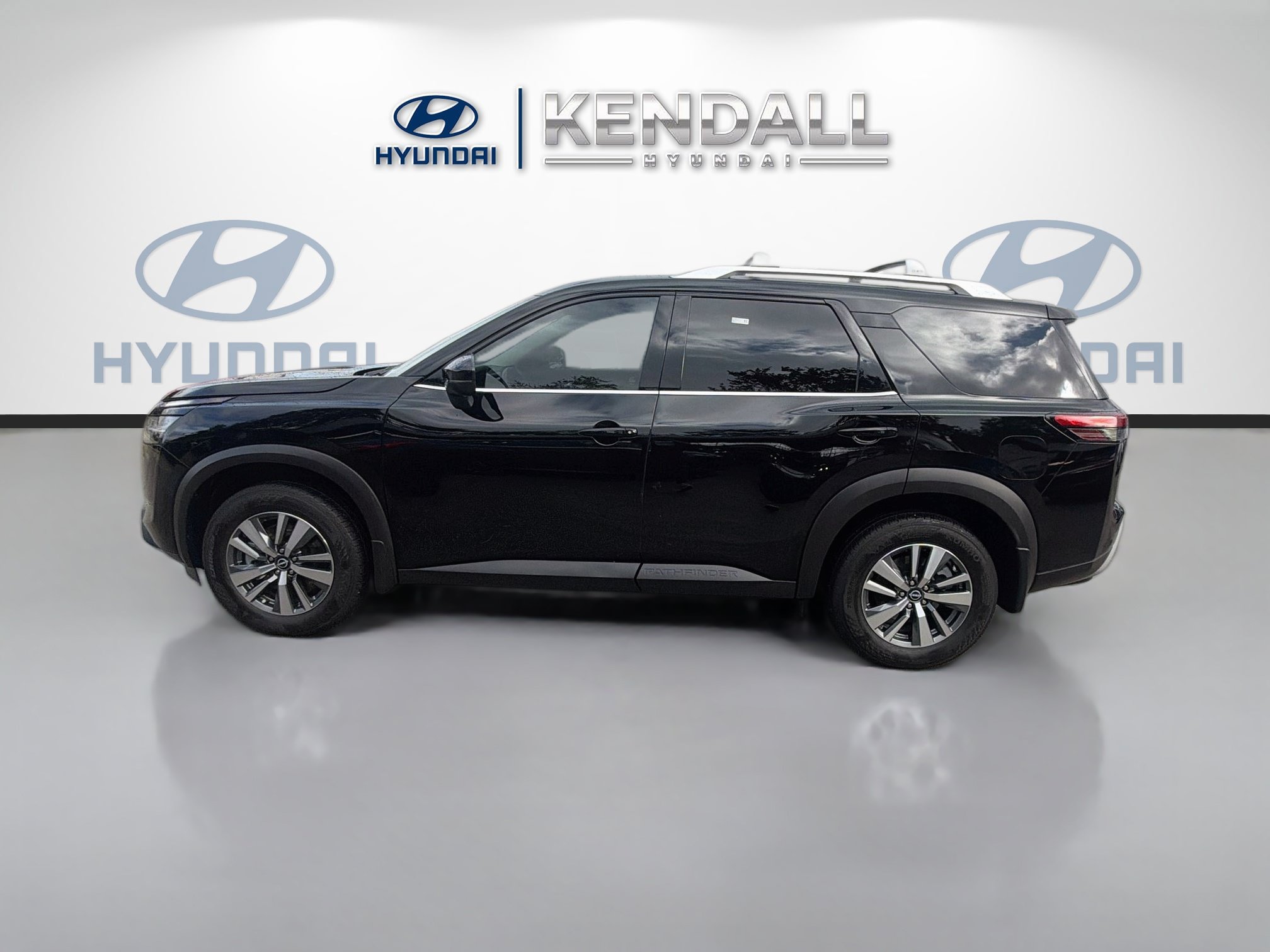 Used 2024 Nissan Pathfinder SL FWD image 4