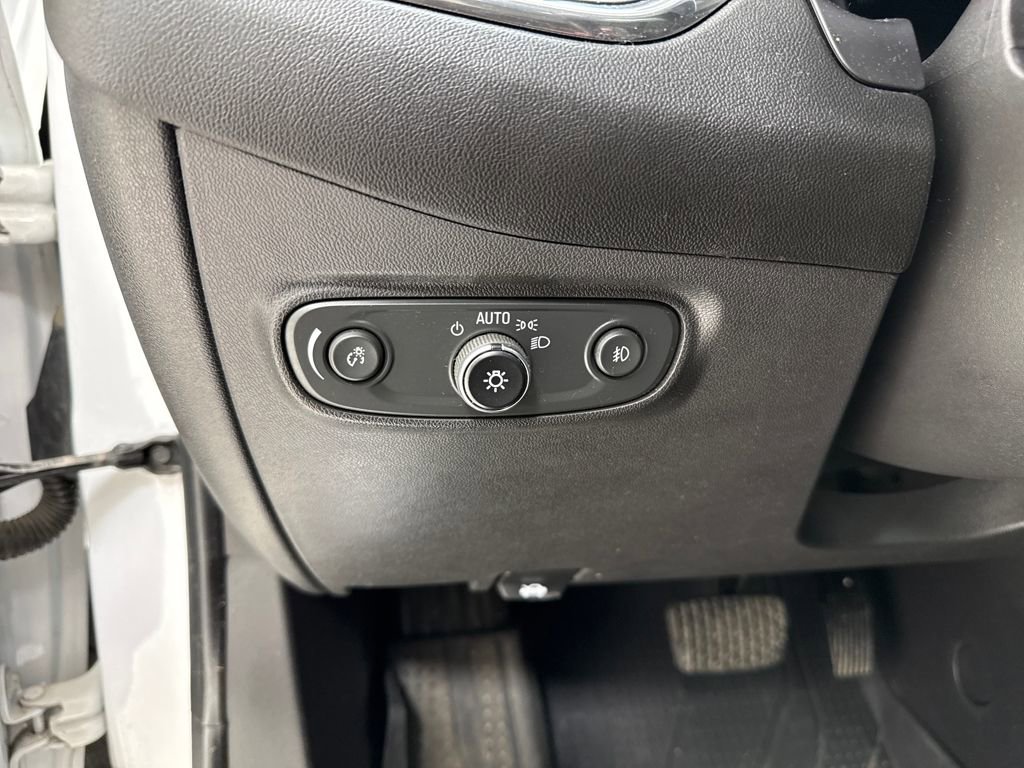 Used 2022 Chevrolet Equinox Premier image 24