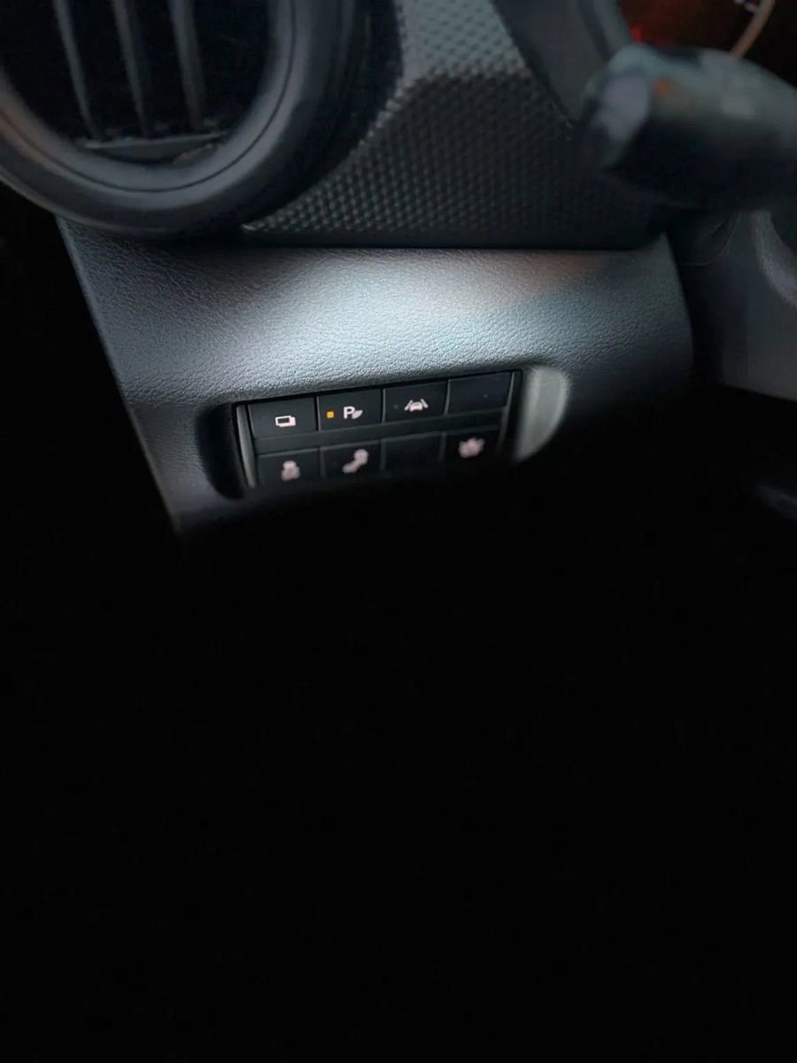 Used 2020 Nissan Kicks S image 18