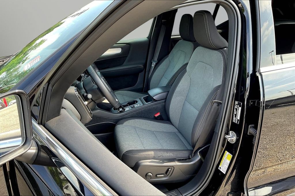Used 2024 Volvo XC40 B5 Core AWD/4WD image 21