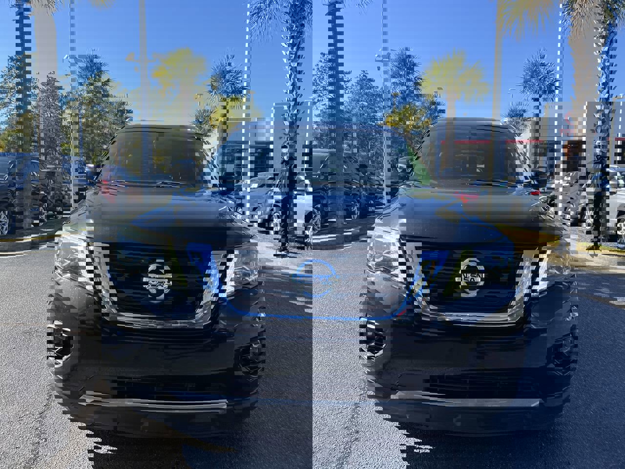 Used 2020 Nissan Pathfinder SV image 3