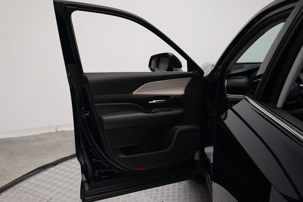 Certified 2025 Toyota Grand Highlander FWD image 16