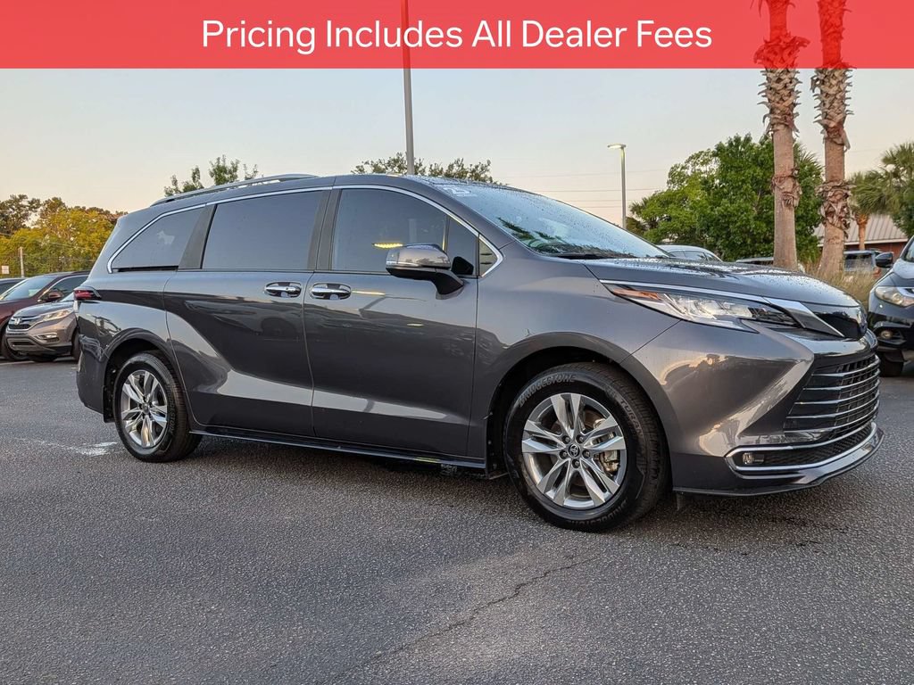 Used 2025 Toyota Sienna Limited FWD image 2