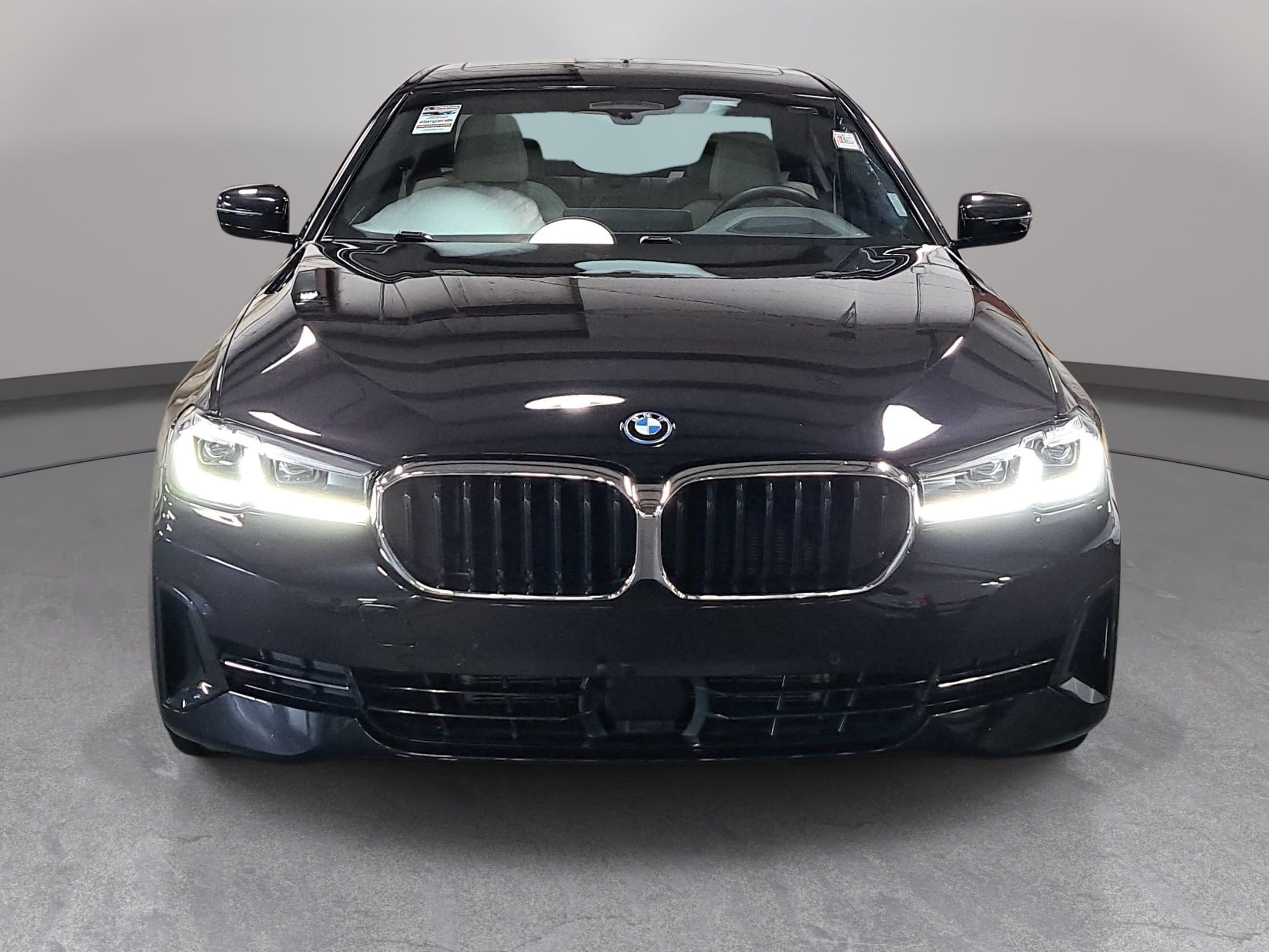 Used 2023 BMW 530e xDrive w/ Premium Package AWD/4WD image 2