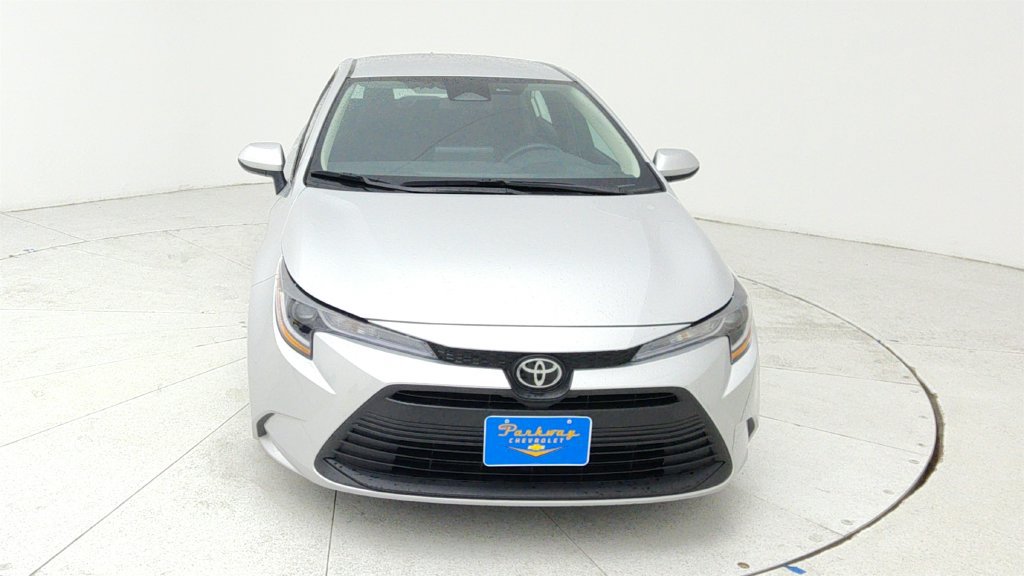 Used 2025 Toyota Corolla LE FWD image 2