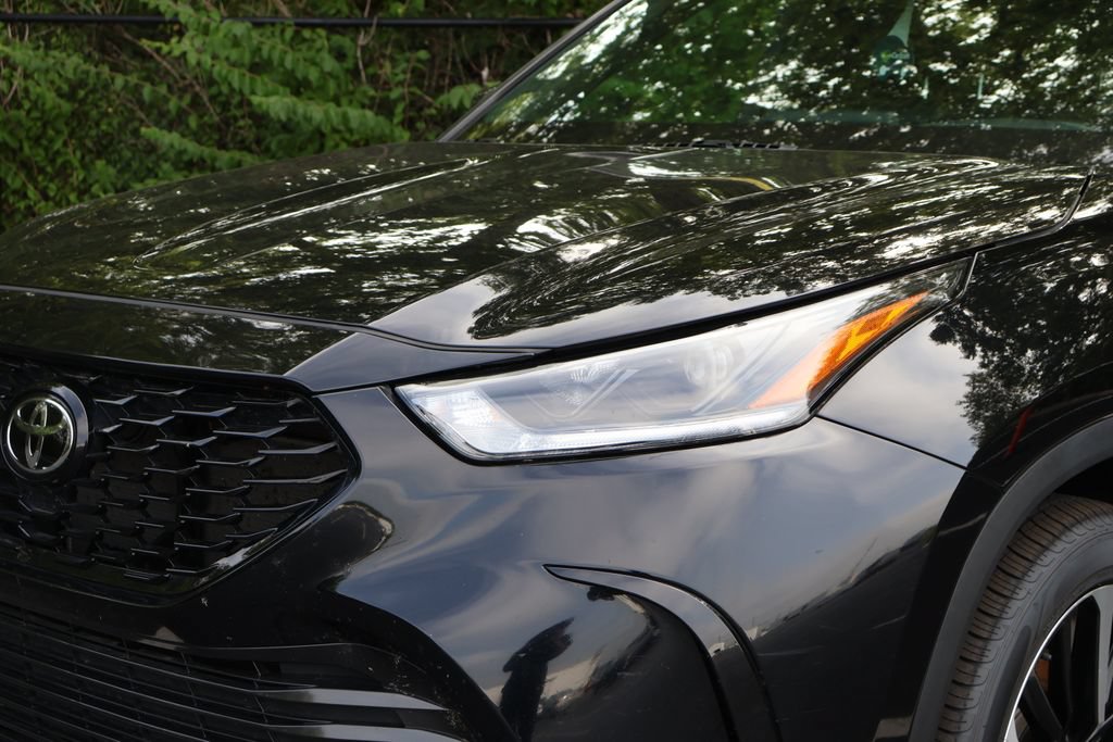 Used 2022 Toyota Highlander XSE FWD image 3