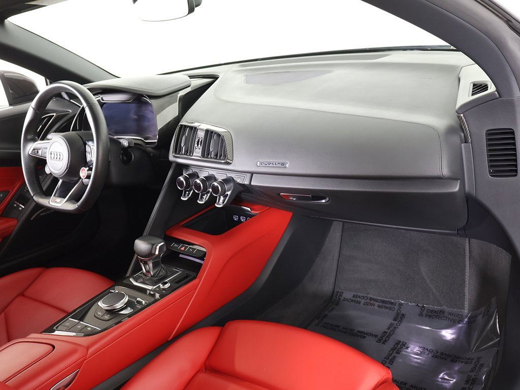 Used 2018 Audi R8 V10 w/ Carbon Exterior Package image 26