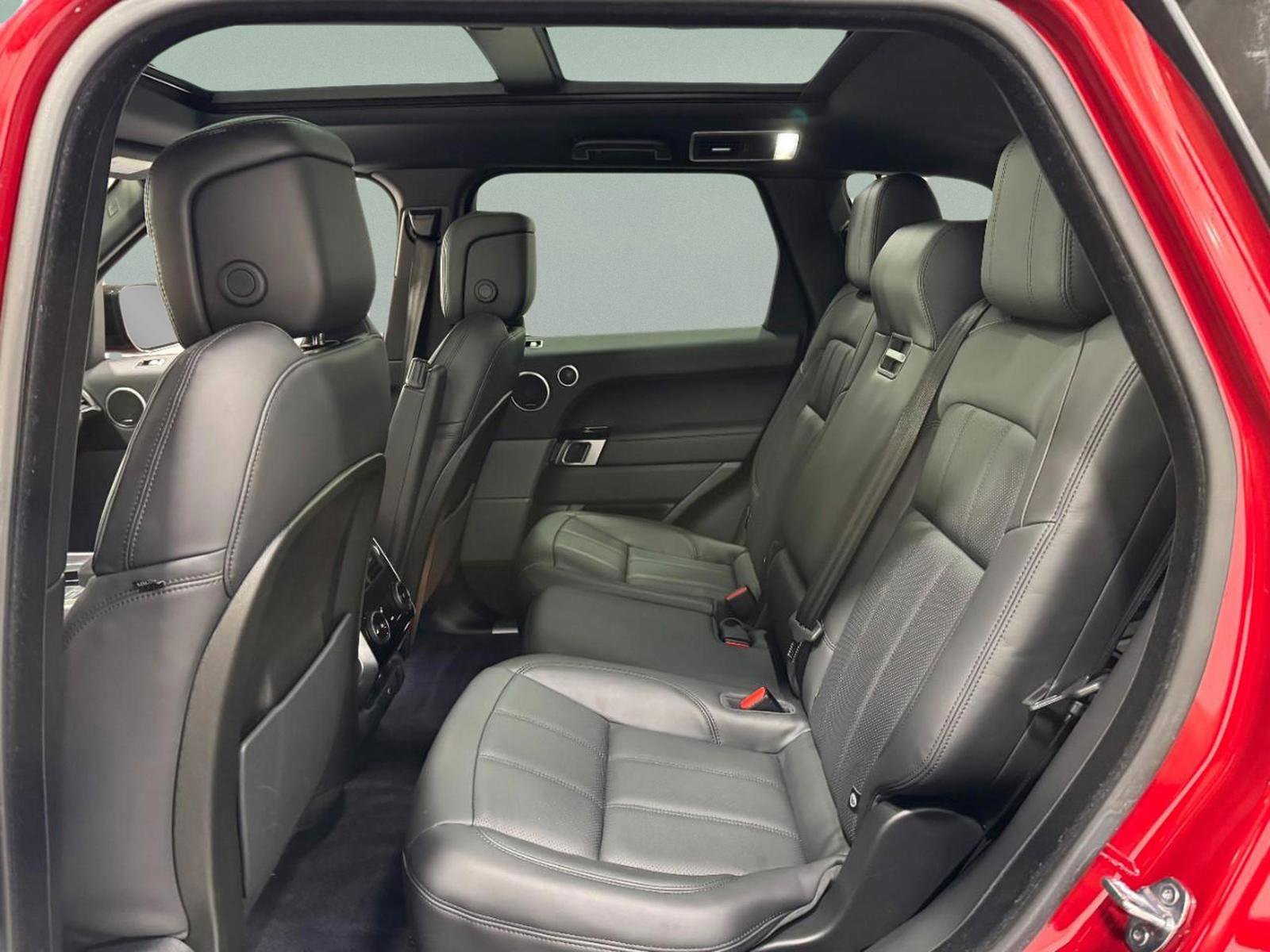 Used 2020 Land Rover Range Rover Sport HSE Dynamic image 9