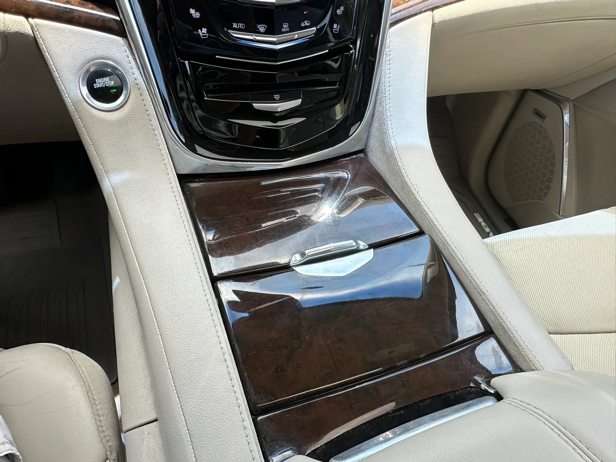 Used 2016 Cadillac Escalade ESV Luxury AWD/4WD image 43