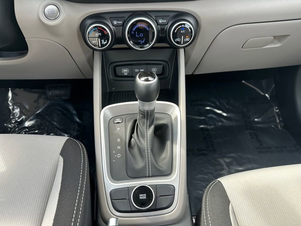 Used 2025 Hyundai Venue SEL FWD image 11