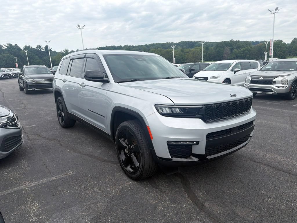 Used 2024 Jeep Grand Cherokee L Limited w/ Black Appearance Package AWD/4WD image 5