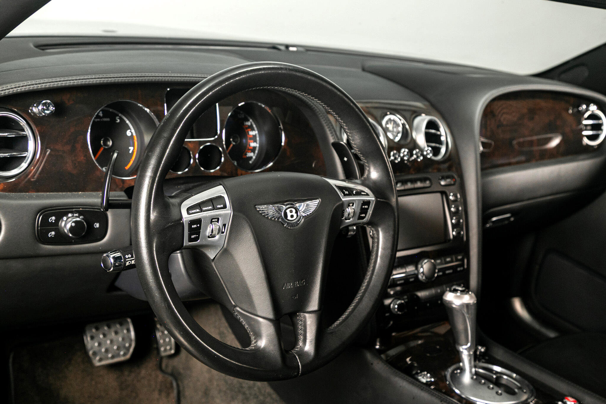 Used 2009 Bentley Flying Spur Flying Spur Speed w/ Convenience Specification Pkg image 38