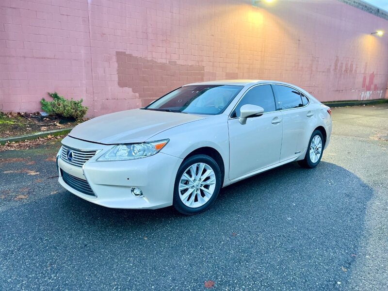 Used 2014 Lexus ES 300h w/ Luxury Package w/Bamboo Trim
