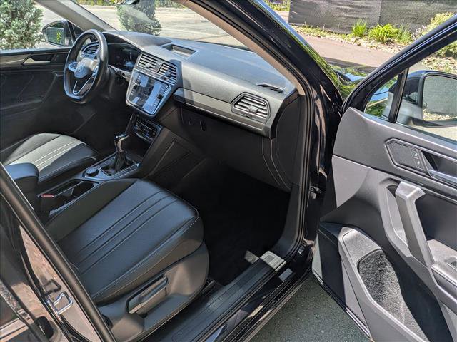 Used 2023 Volkswagen Tiguan SE AWD/4WD image 11