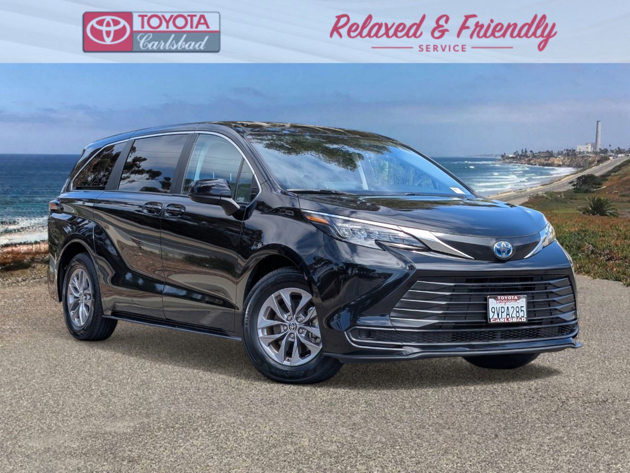 Used 2024 Toyota Sienna LE FWD image 1