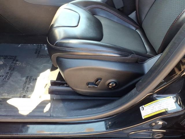 Used 2019 Jeep Cherokee Trailhawk w/ Cold Weather Group AWD/4WD image 18