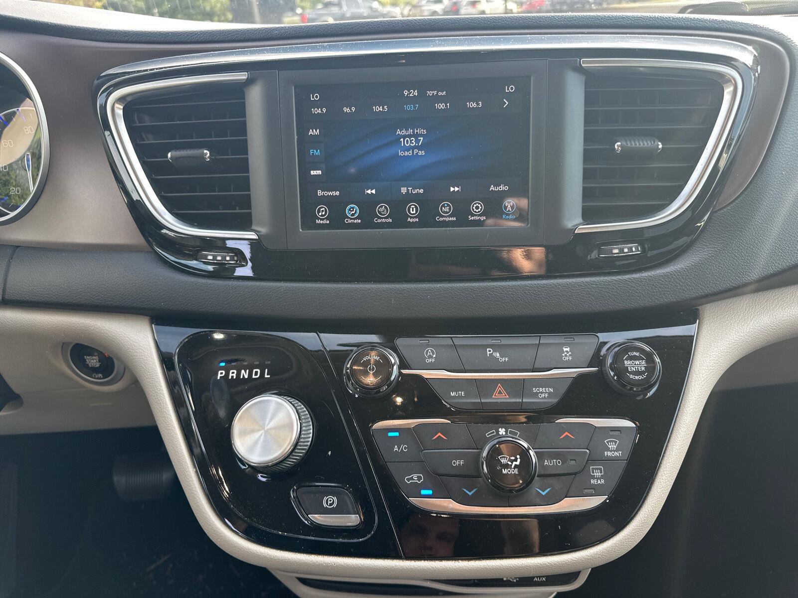 Used 2019 Chrysler Pacifica Touring-L FWD image 8