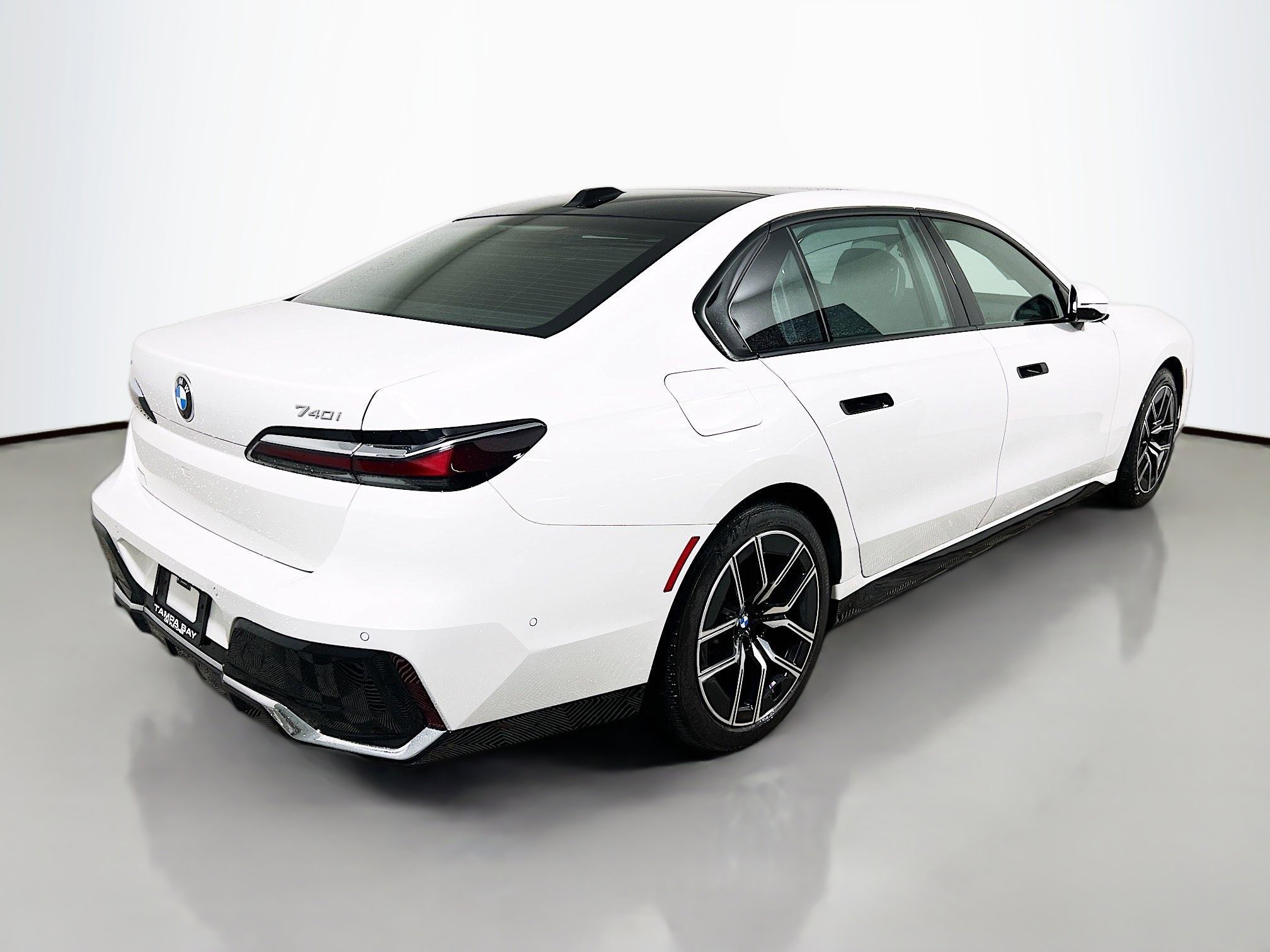 Used 2025 BMW 740i xDrive image 4