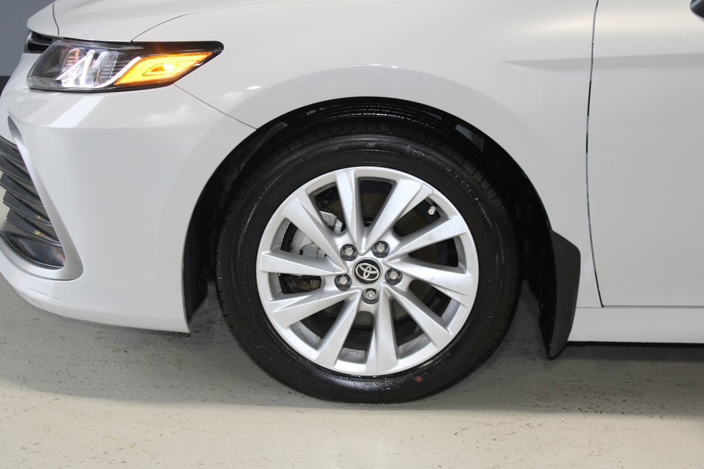 Used 2023 Toyota Camry LE image 6