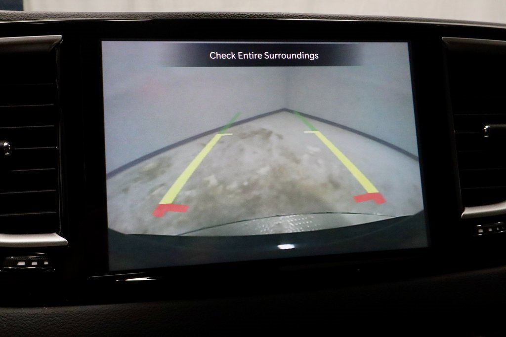 Used 2023 Chrysler Pacifica Touring-L image 2