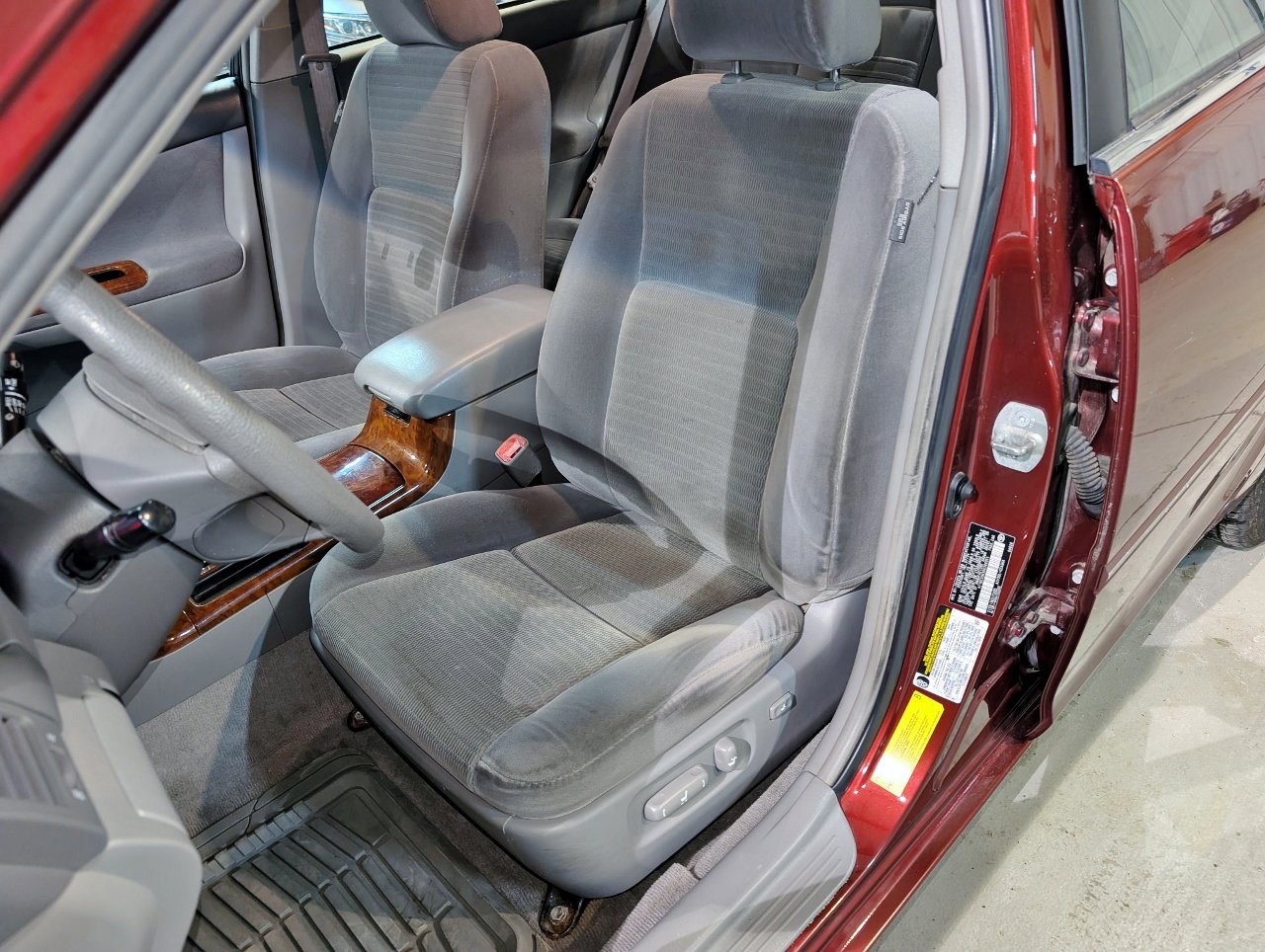 Used 2005 Toyota Camry XLE FWD image 15