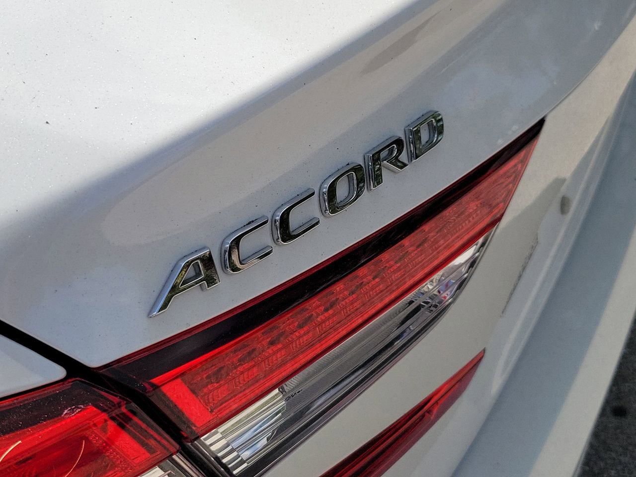 Used 2018 Honda Accord Touring image 6