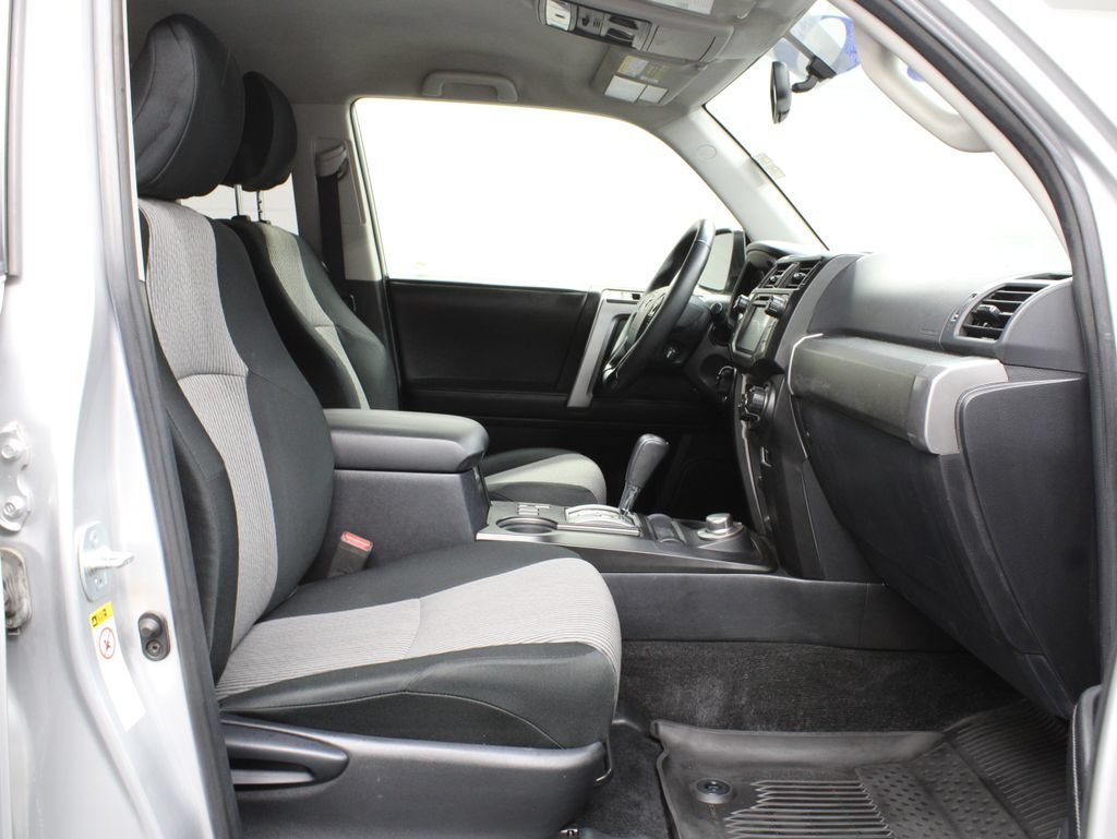 Used 2017 Toyota 4Runner SR5 AWD/4WD image 25
