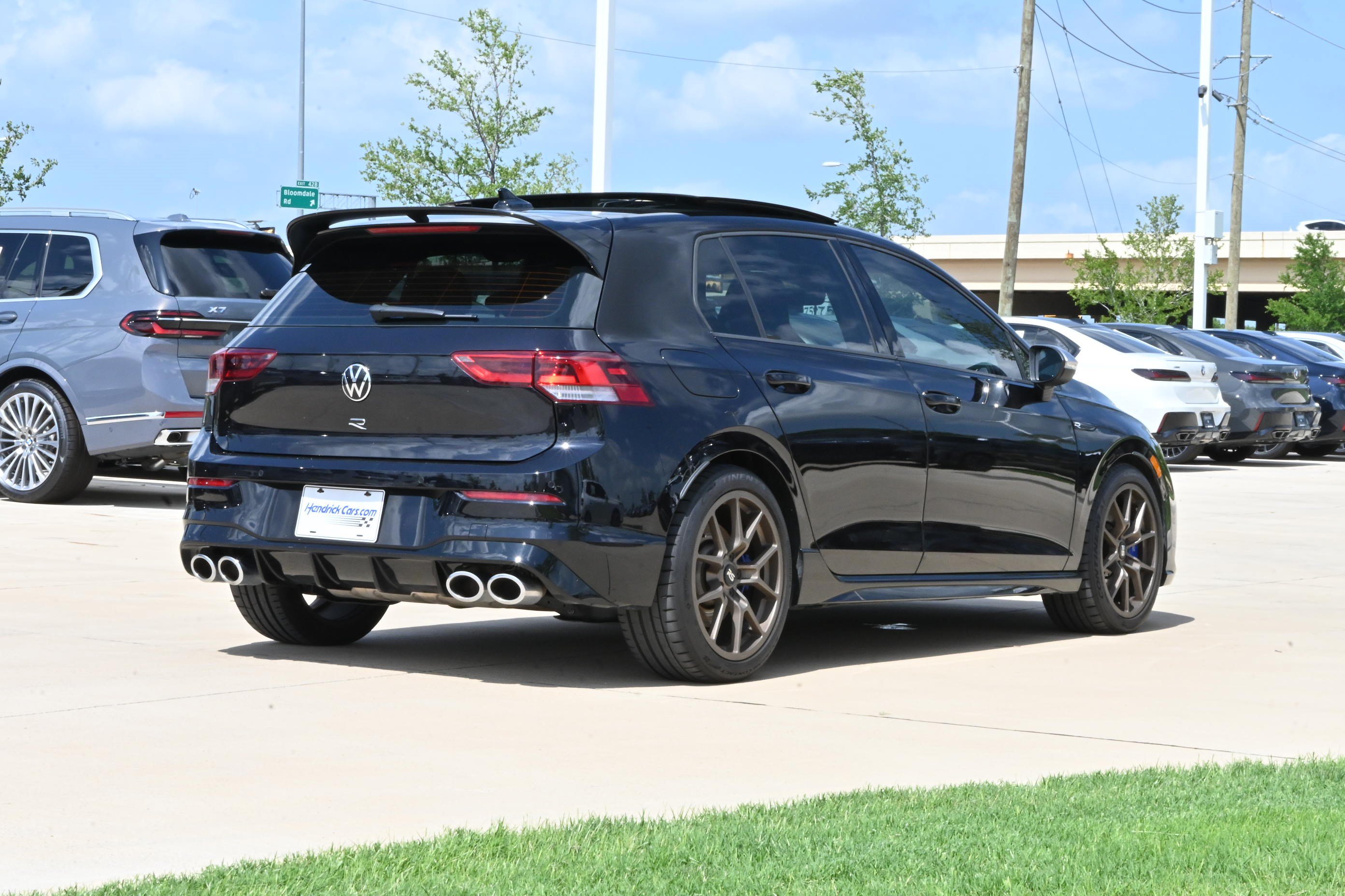 Used 2024 Volkswagen Golf R AWD/4WD image 9