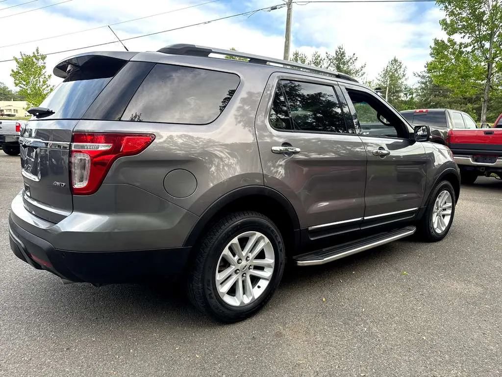 Used 2014 Ford Explorer XLT w/ Equipment Group 202A AWD/4WD image 8
