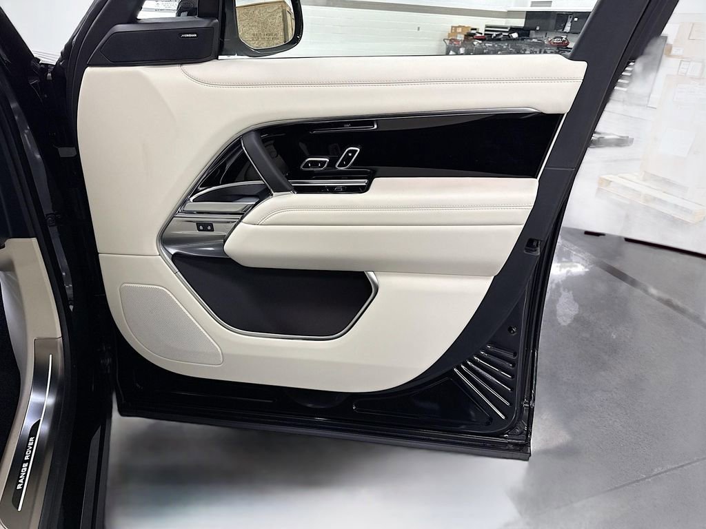 New 2026 Land Rover Range Rover SE image 24