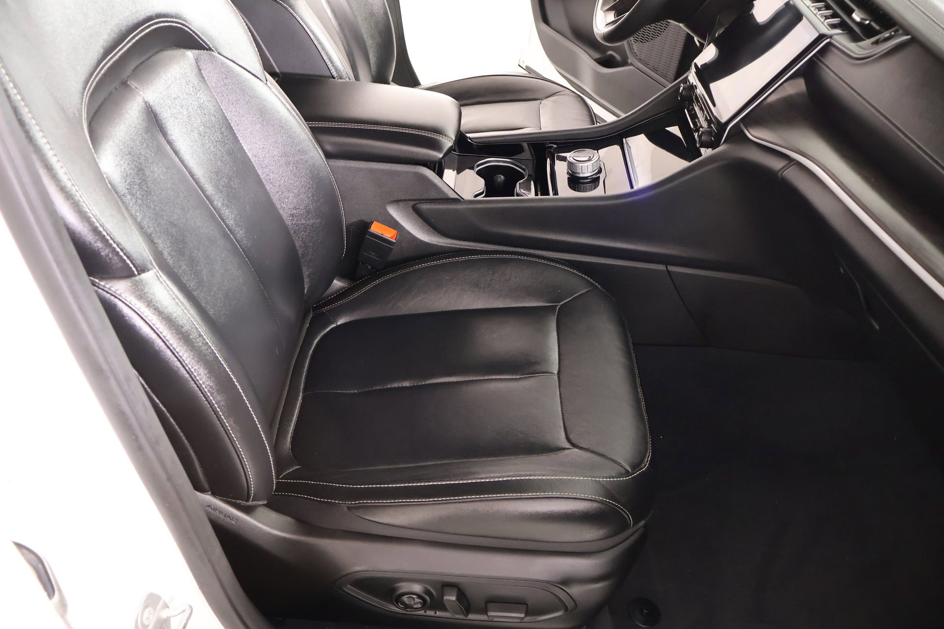 Used 2023 Jeep Grand Cherokee Limited image 13