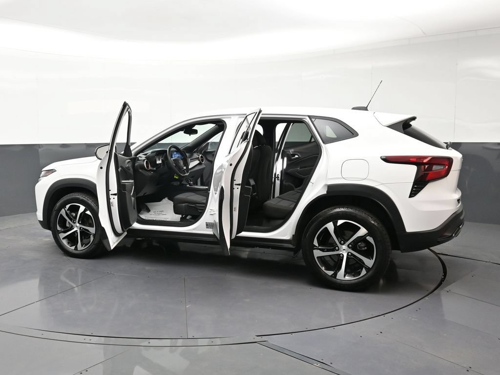Used 2024 Chevrolet Trax RS FWD image 35