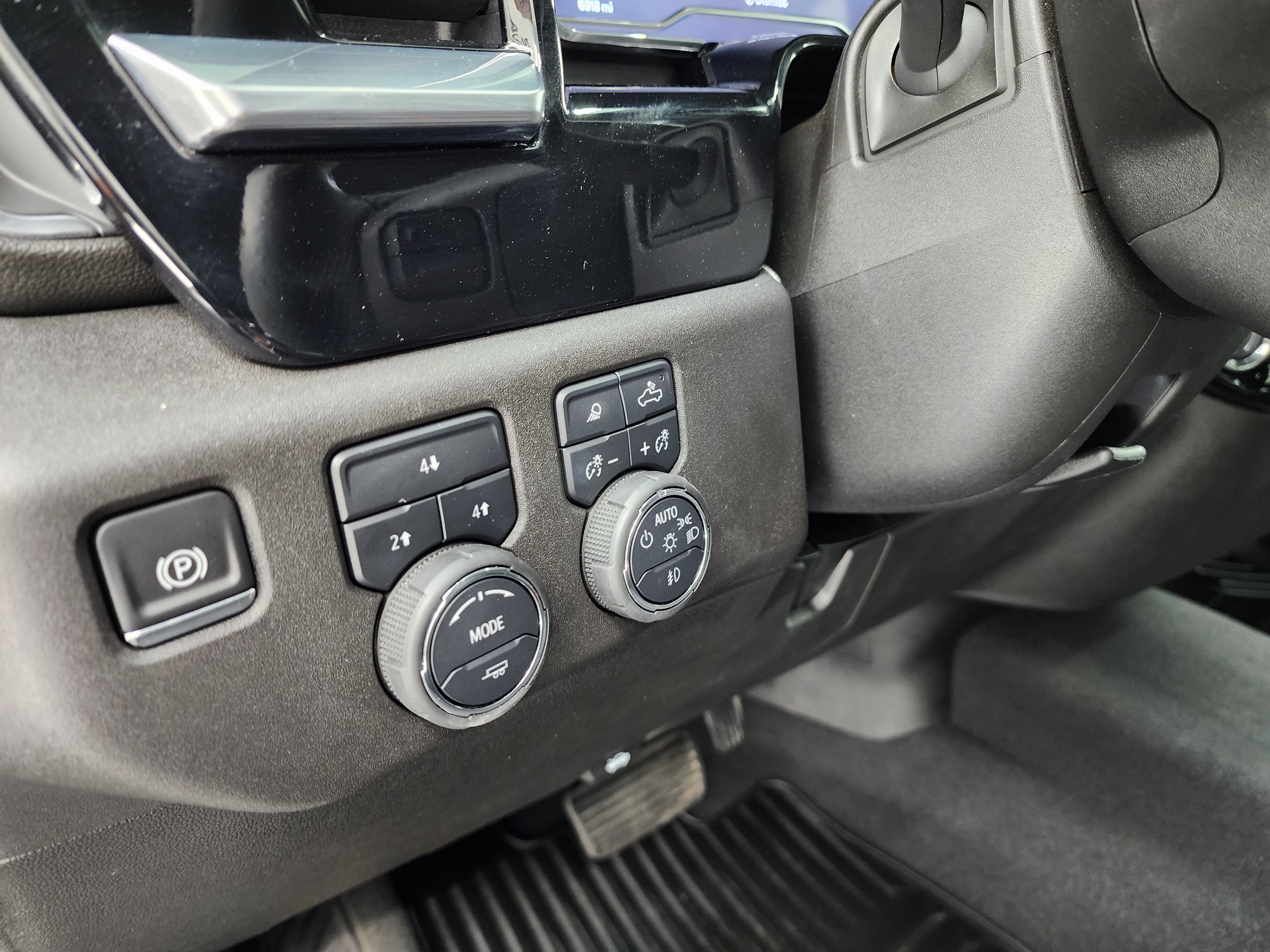 Used 2025 Chevrolet Silverado 2500 LT w/ Trail Boss Package AWD/4WD image 45