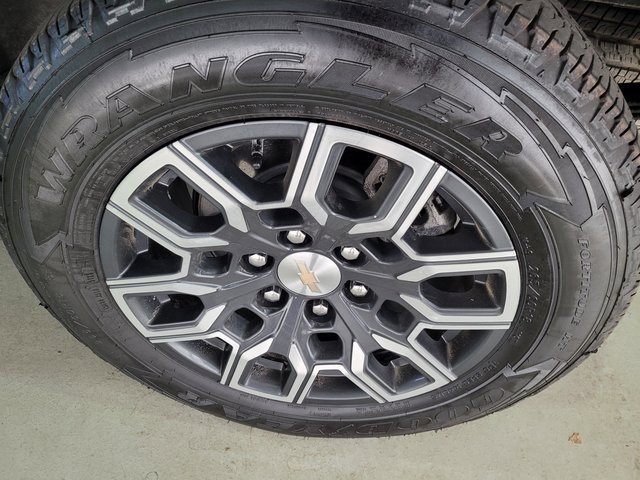 Used 2023 Chevrolet Colorado LT w/ LT Convenience Package III image 27