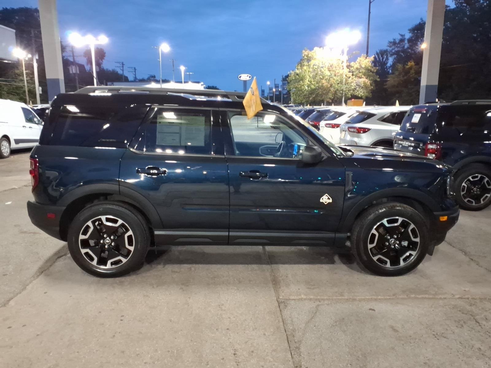 Certified 2023 Ford Bronco Sport Outer Banks w/ Tech Package AWD/4WD image 2
