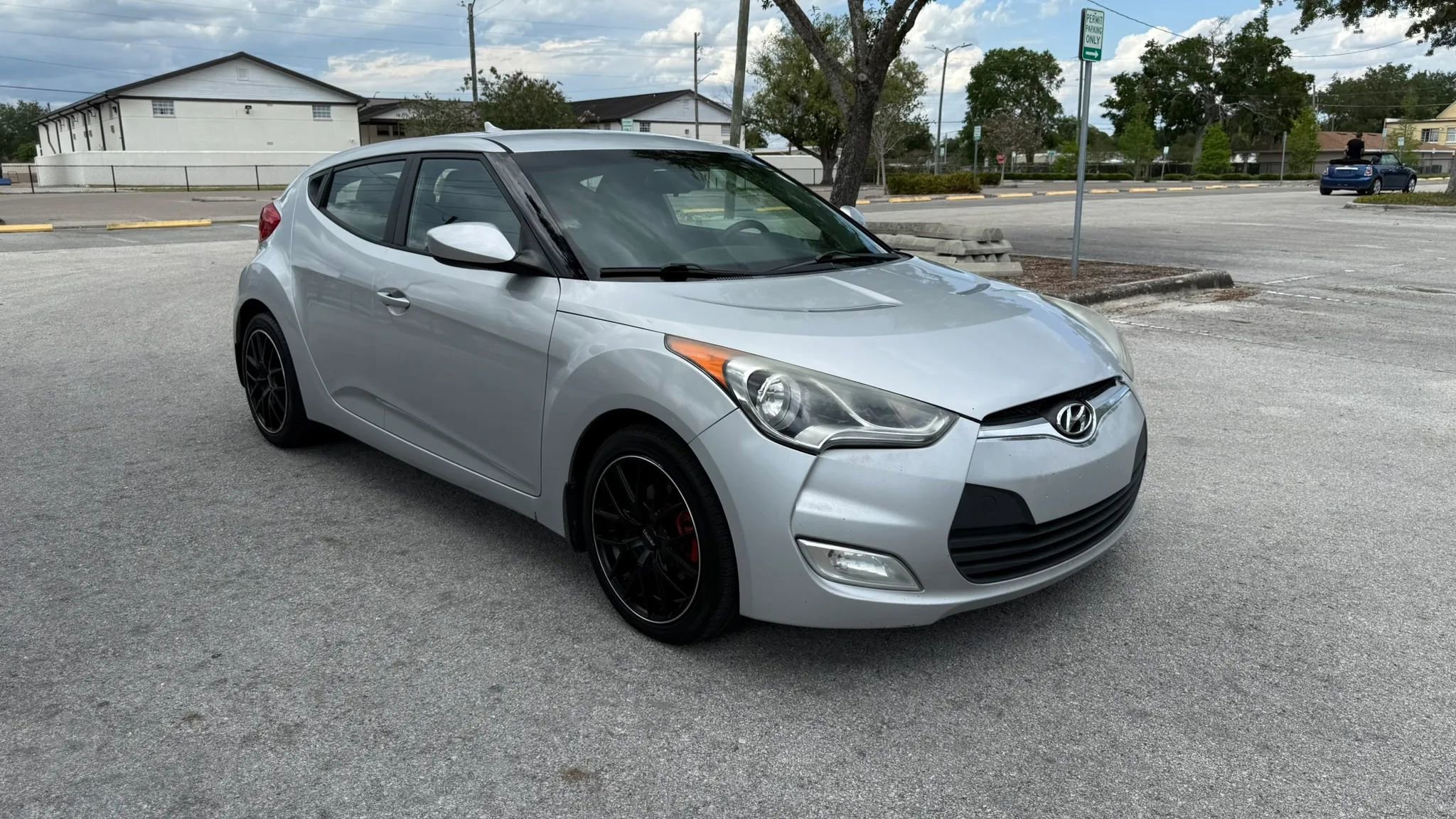 Used 2013 Hyundai Veloster FWD image 4