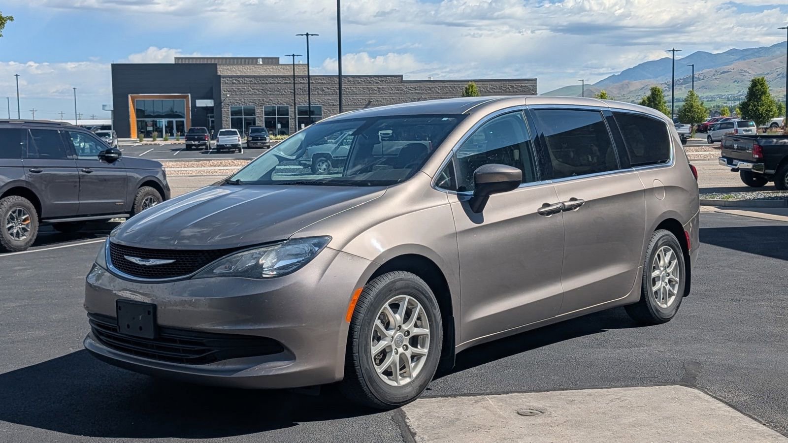 Used 2018 Chrysler Pacifica LX FWD image 5