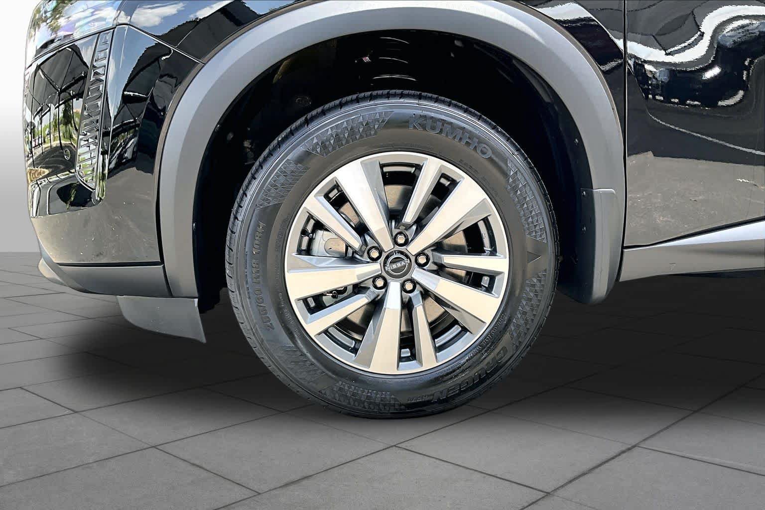 New 2026 Nissan Pathfinder SL FWD image 11
