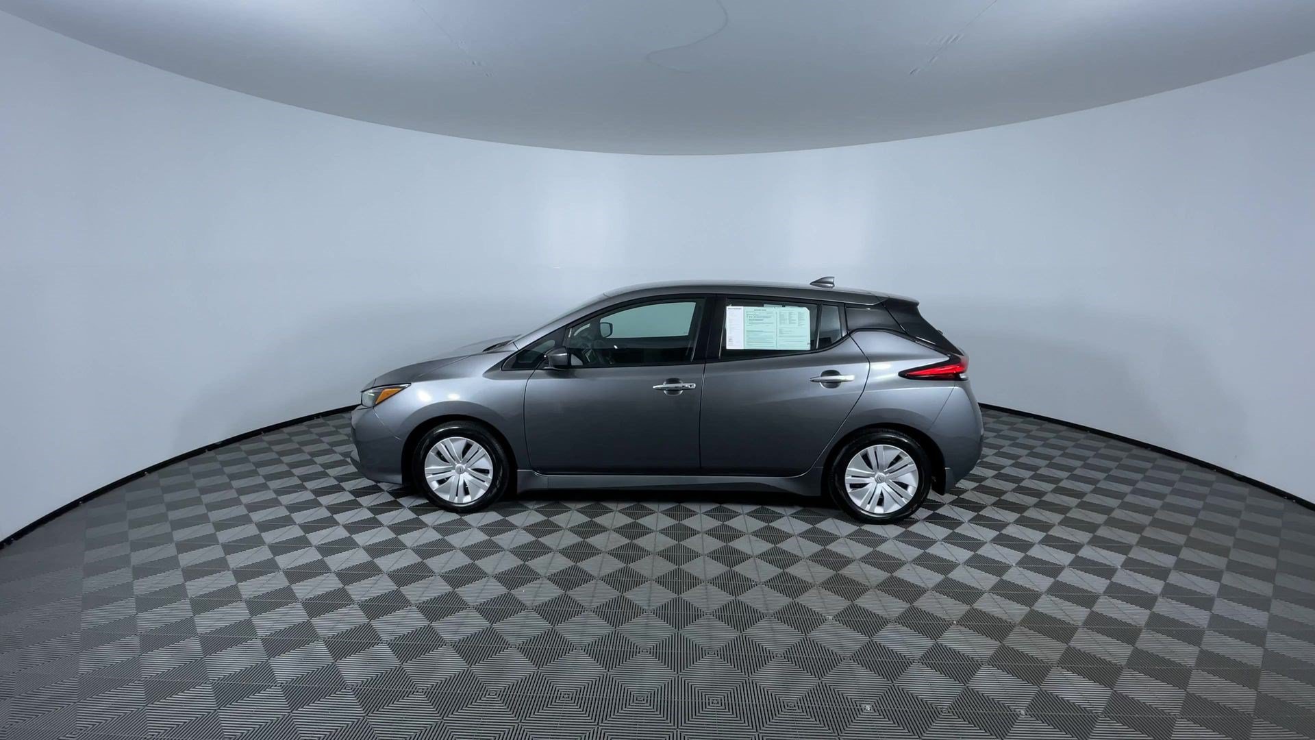 Certified 2025 Nissan Leaf S FWD image 5